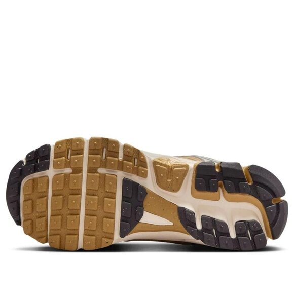 NIKE Vomero 5 Grade School 7 Women's 8.5 HF6998-004 Air Zoom NEW Metallic Beige - Picture 6 of 6